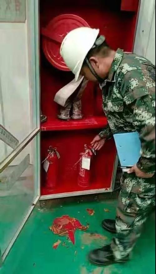 "践行新使命,忠诚保大庆"秦护卫保安服务祝祖国繁荣昌盛,国泰